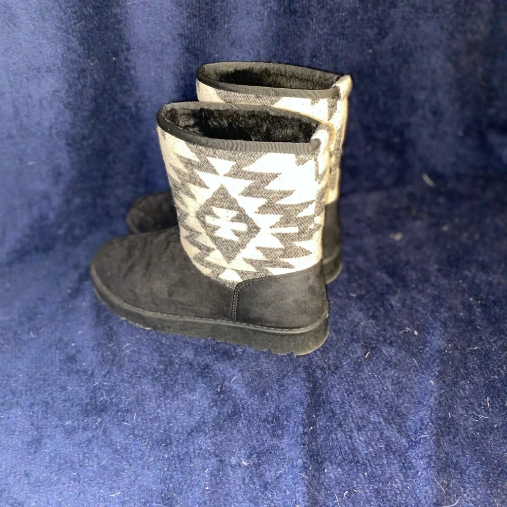 Black and Gray Patterned Women's Winter Boots - Picture 5 of 7
